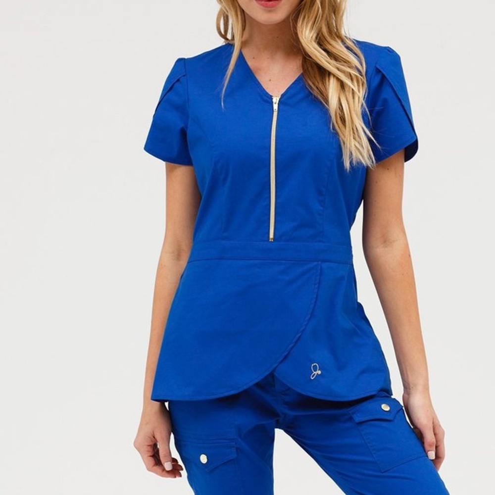 Jaanuu tulip scrub shirt and motto scrub pants